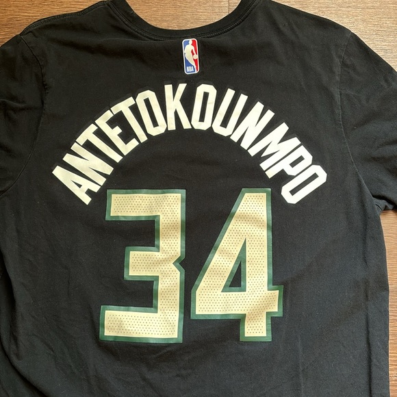 Nike Milwuakee Bucks/Giannis Antetokounmpo T-Shirt - Picture 5 of 5